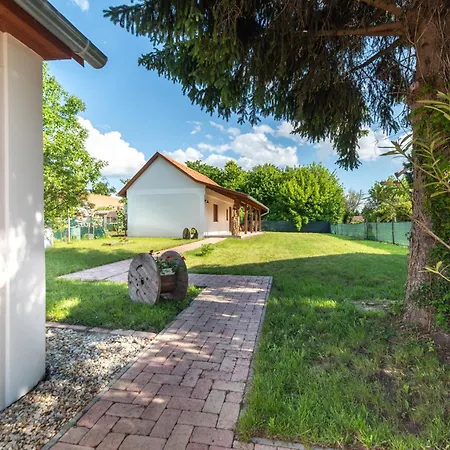 Grand 42 Vendeghaz * Balatonberény