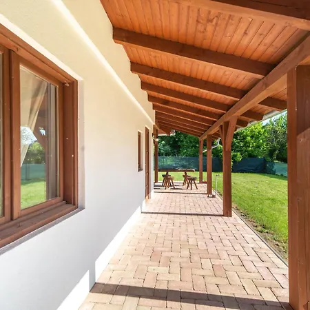 Grand 42 Vendeghaz בית נופש Balatonberény