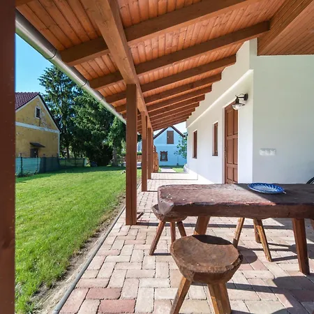 Grand 42 Vendeghaz בית נופש Balatonberény