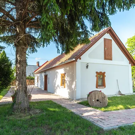 Grand 42 Vendeghaz בית נופש Balatonberény